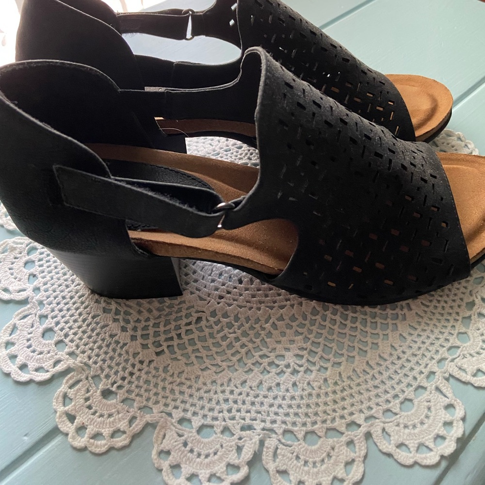 Euro Soft by Sofft Black Sandals size 11M